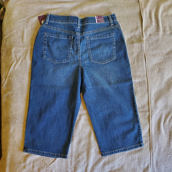 Gloria Vanderbilt Amanda Skimmer Capris - Picture 3 of 6